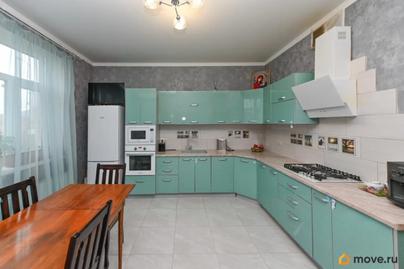 дом, 242 м&sup2;, 3 сотки